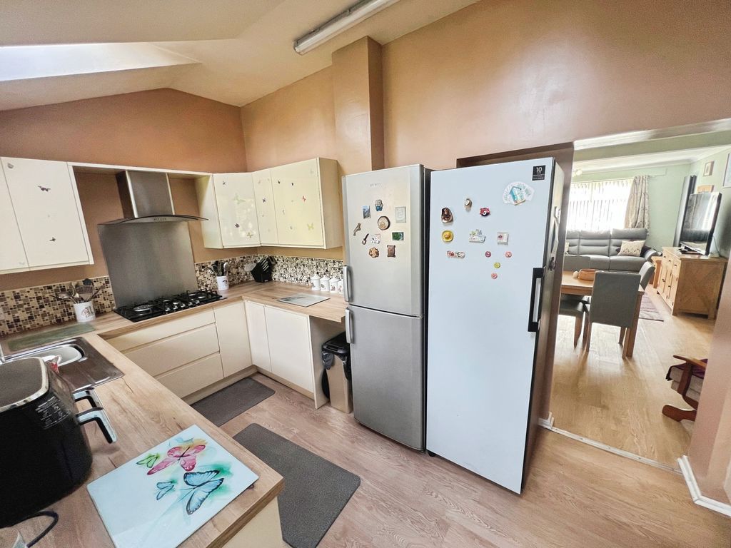 Property photo 3 of 15 Kitchen