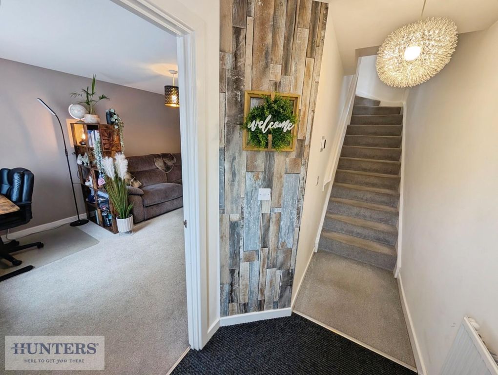Property photo 3 of 14 Entrance Hallway