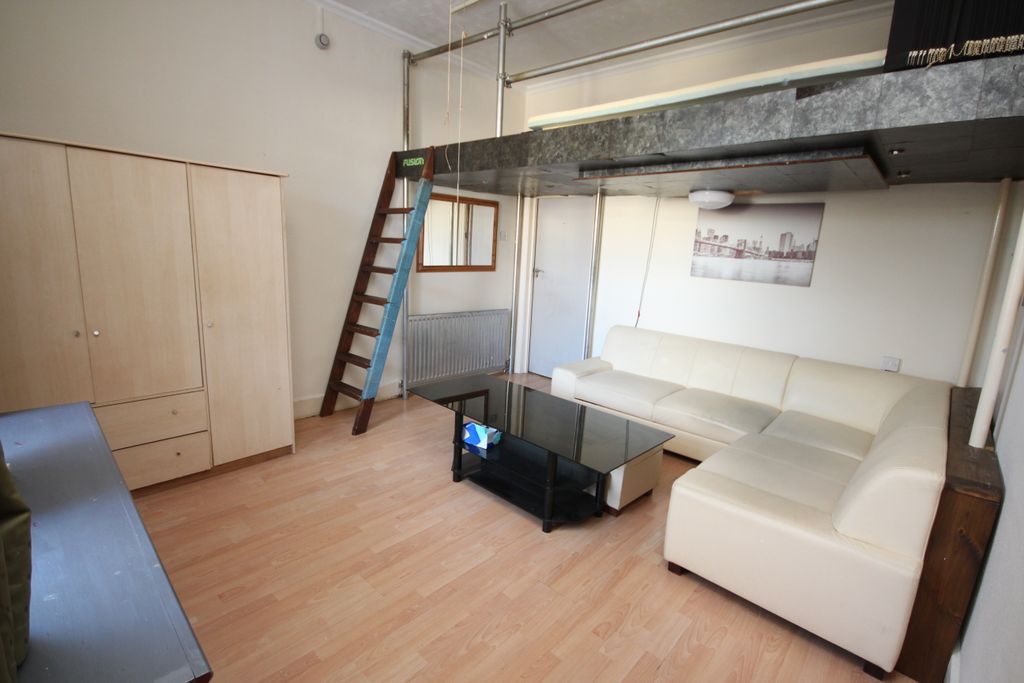 Property photo 2 of 5