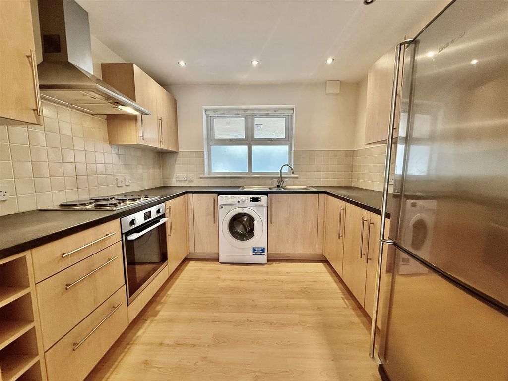 Property photo 2 of 8 Kitchen