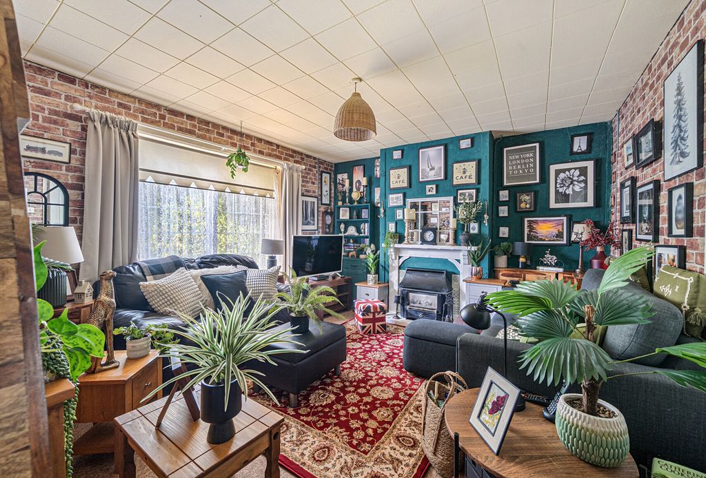 Property photo 2 of 17 1419295-31-699Db1...