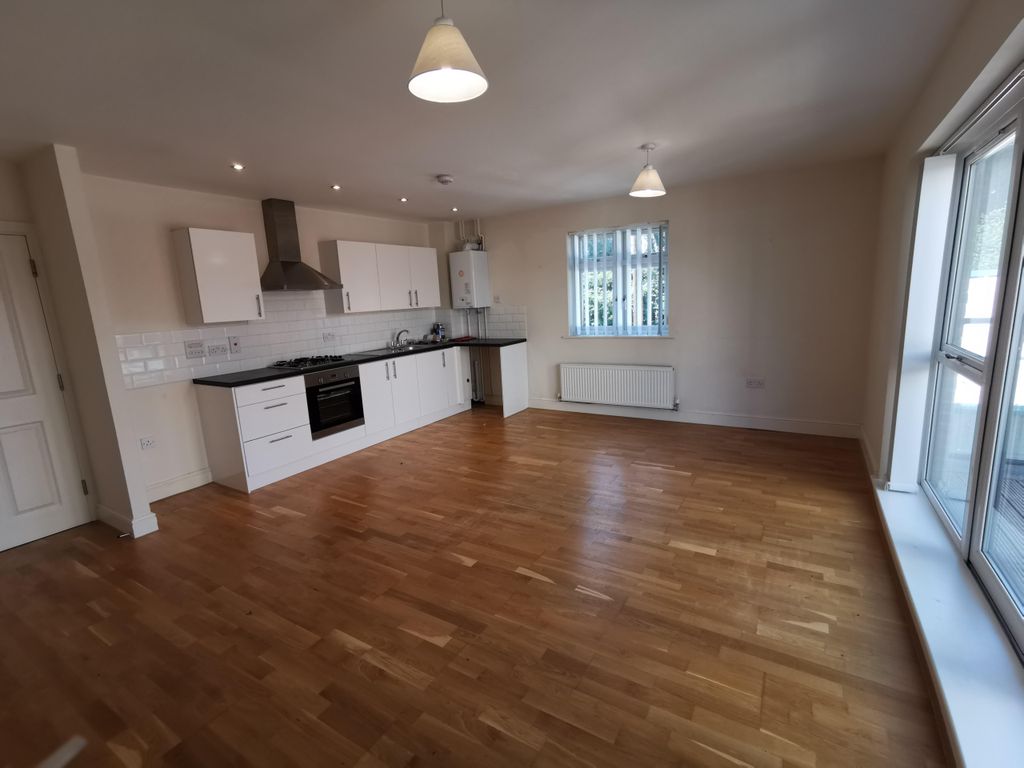 Property photo 2 of 6 Kitchen