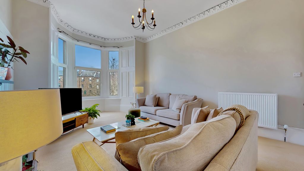 Property photo 3 of 26 32-Print-19 Hayburn Crescent Flat 2.1_28