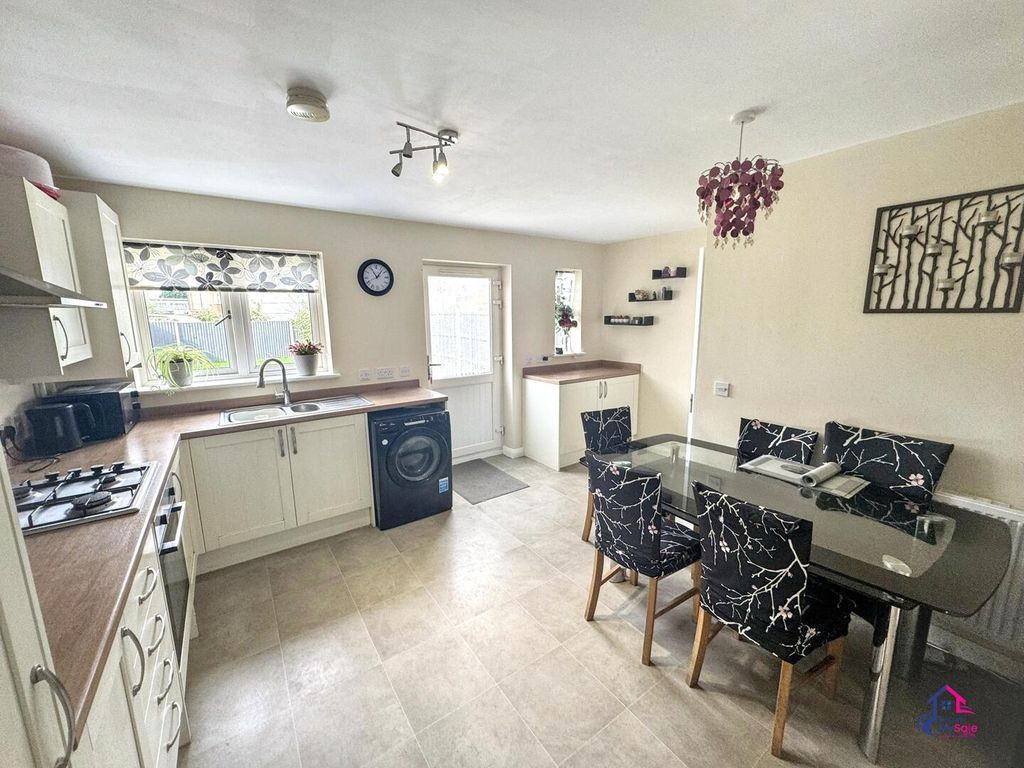 Property photo 3 of 14 Kitchen