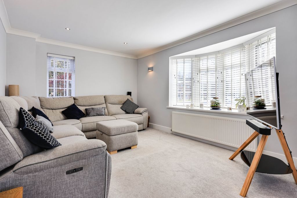 Property photo 2 of 26 Img11