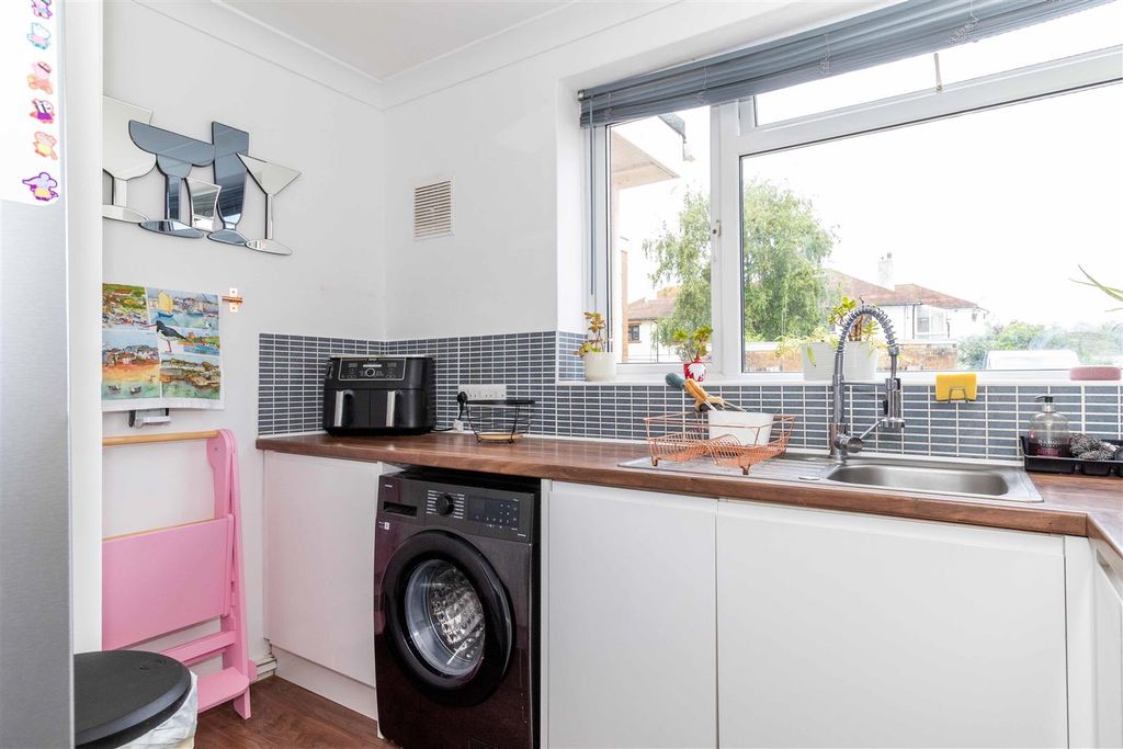 Property photo 3 of 14 Weyhouse-10.Jpg