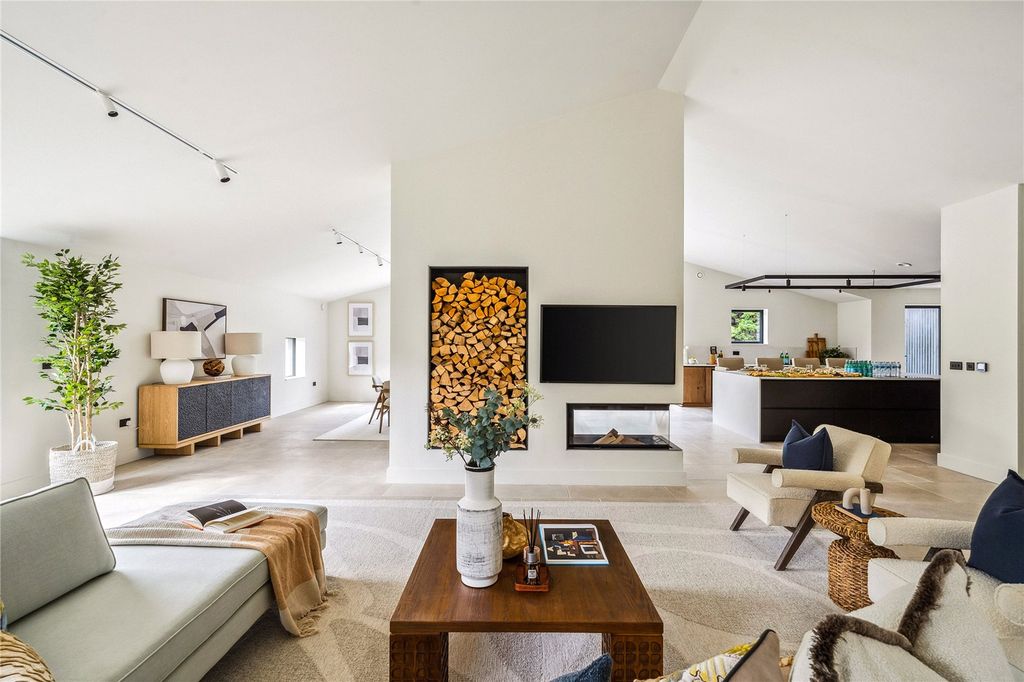 Property photo 2 of 36 Open Plan Living