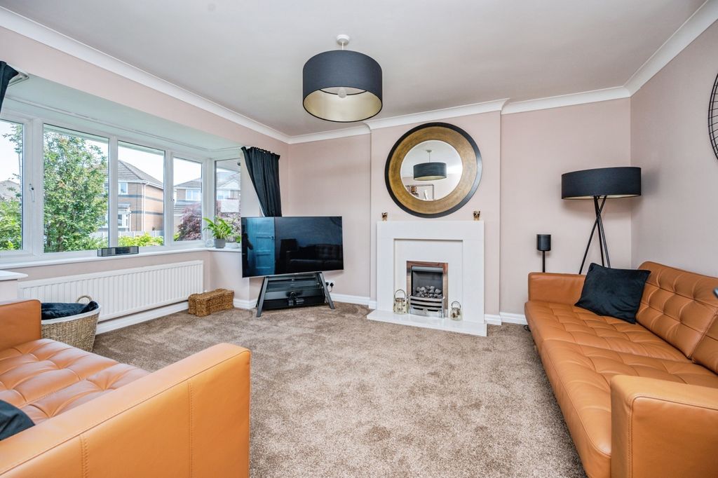 Property photo 2 of 32 Pbox-Img.Jpg