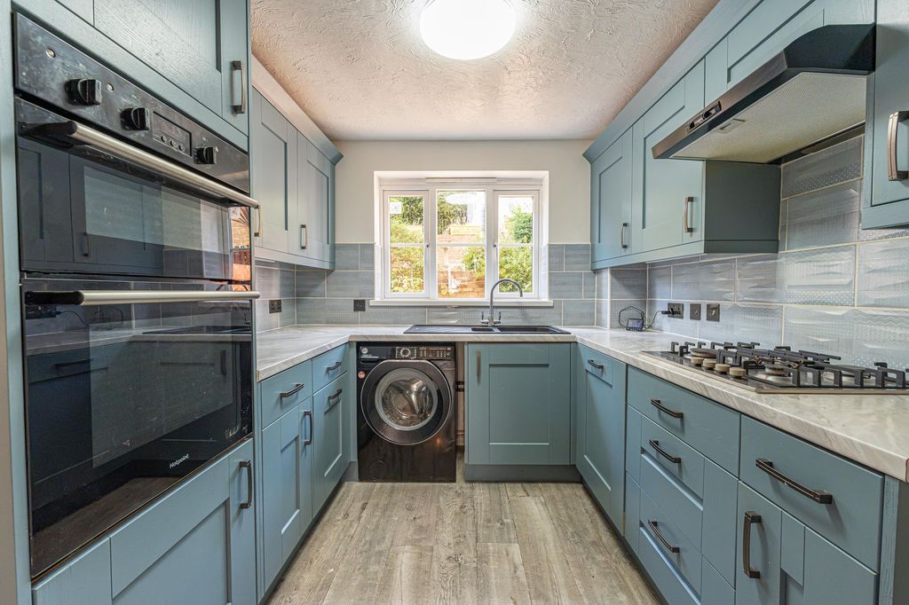 Property photo 2 of 41