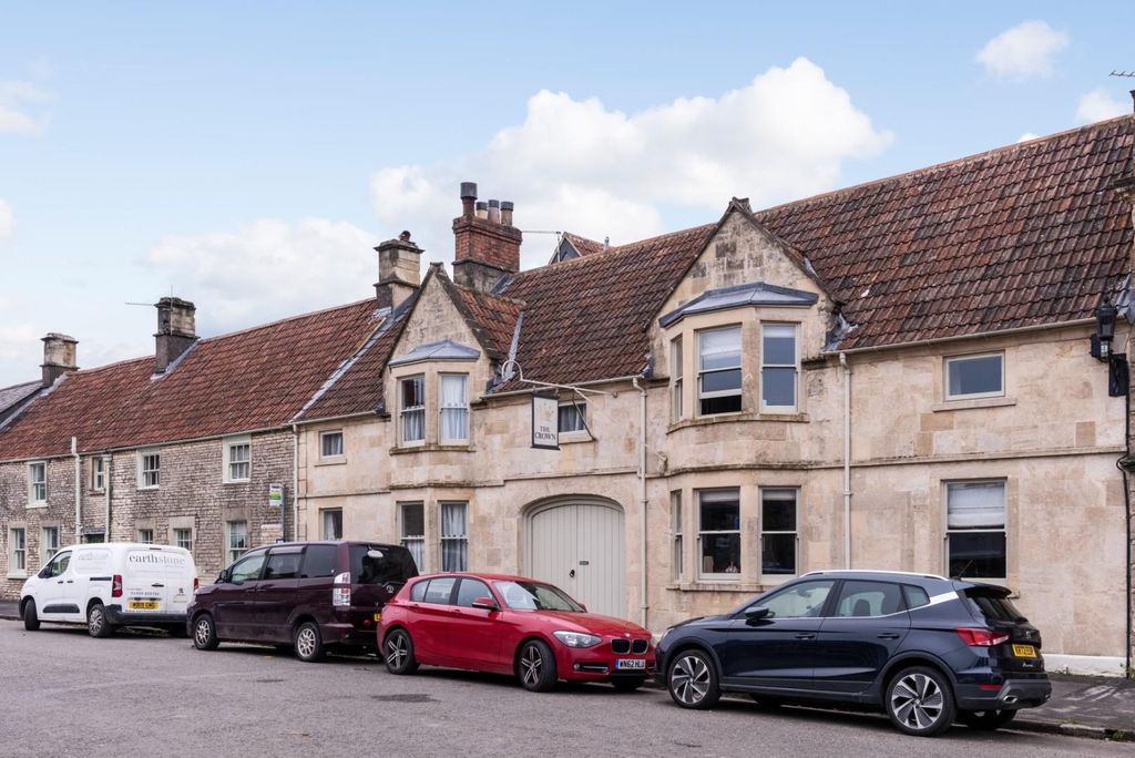Property photo 1 of 27 9 The Crown, Front High Street, Marshfield Sn14 8L