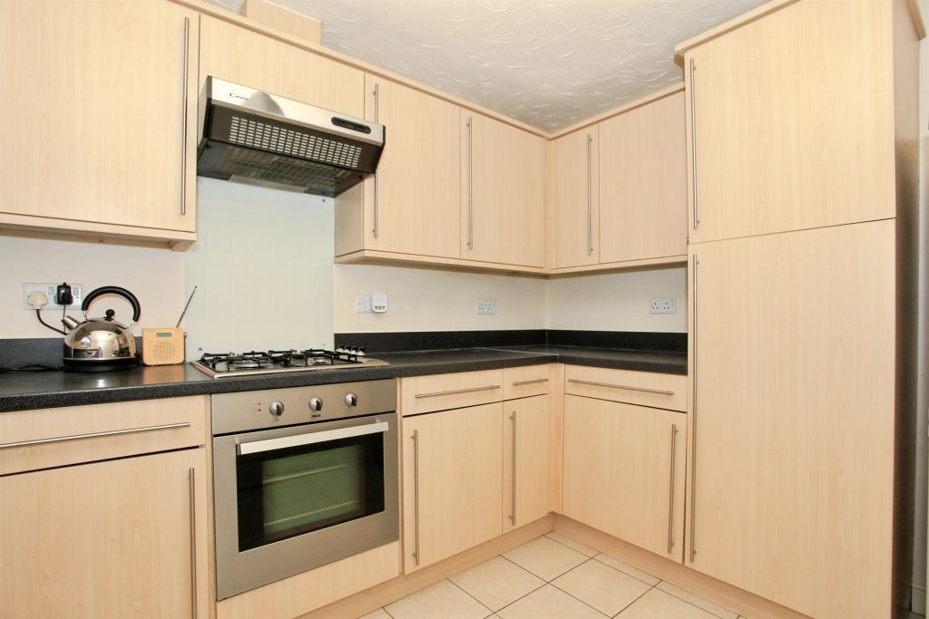 Property photo 3 of 17 Kitchen