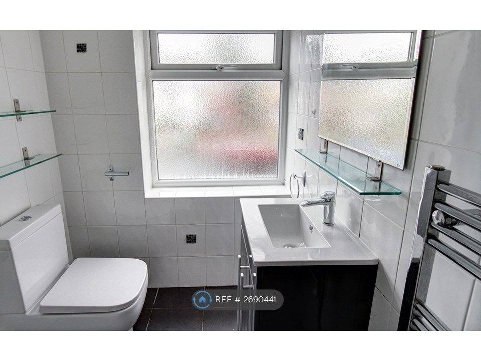 Property photo 2 of 15 Shower Room 1