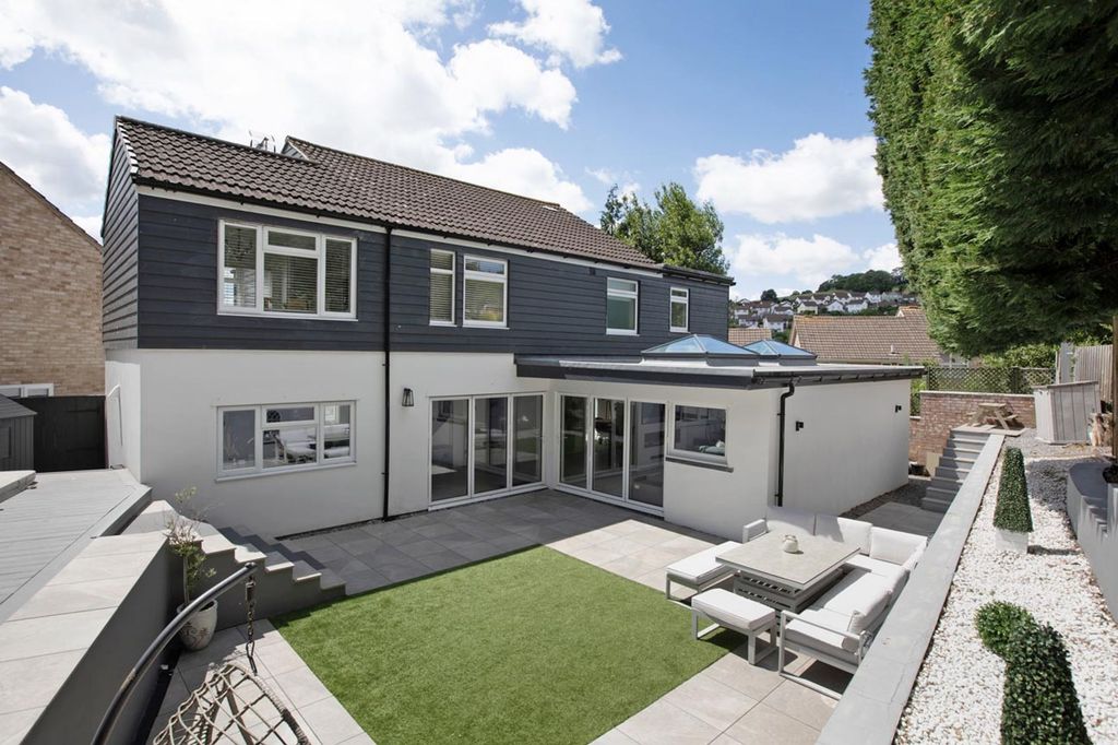 Property photo 1 of 34
