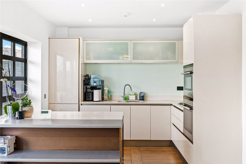 Property photo 2 of 23 Picture No. 19