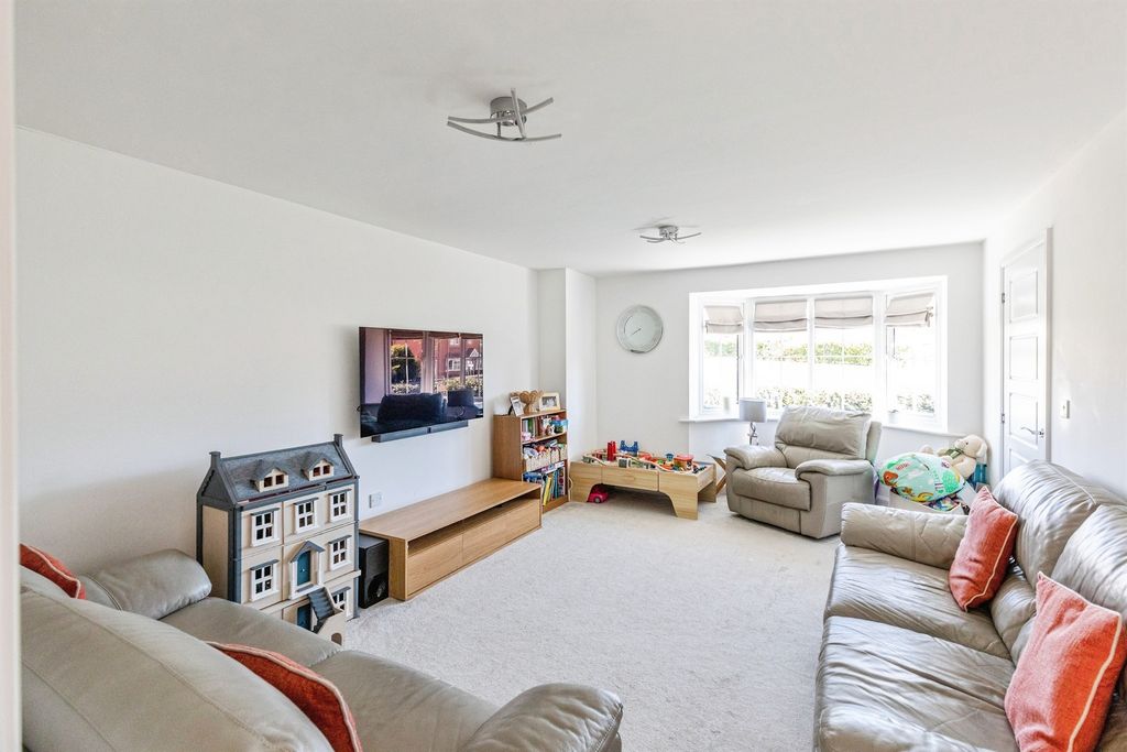 Property photo 2 of 18