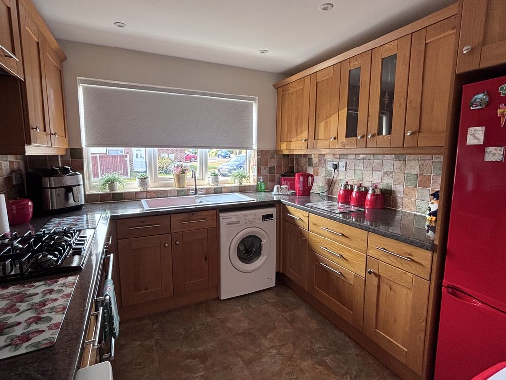 Property photo 3 of 14 Kitchen