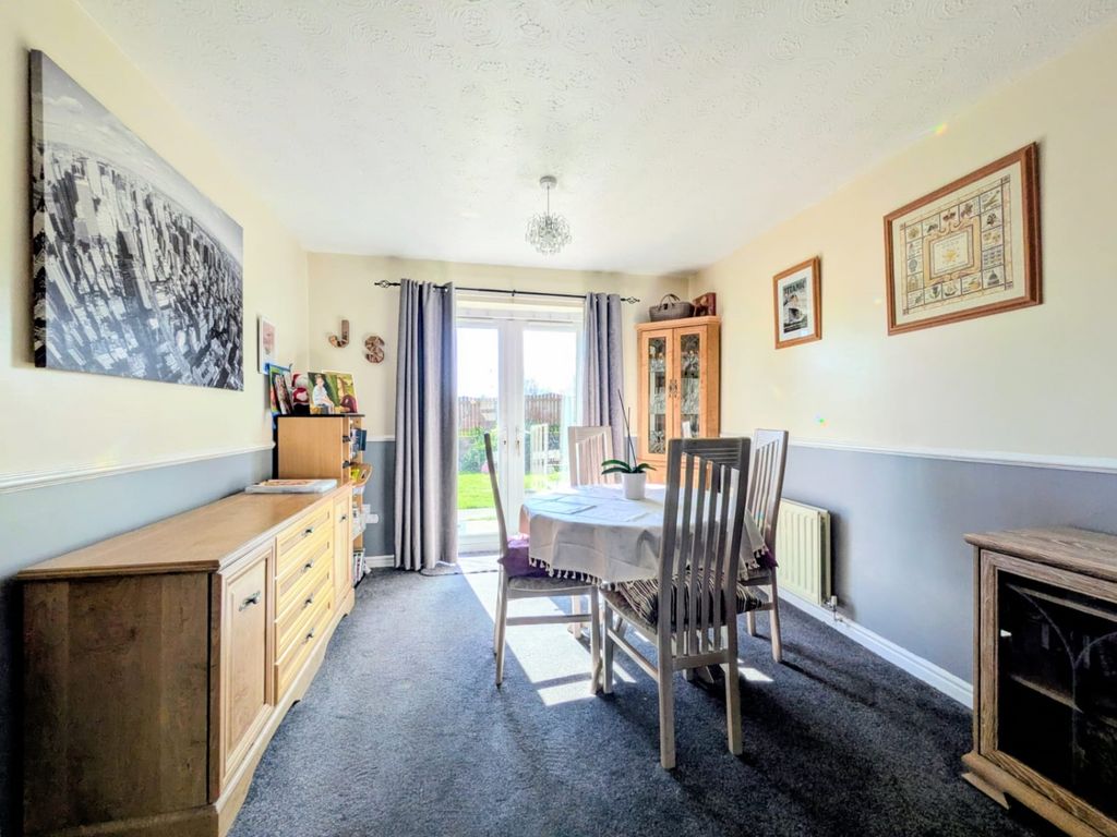 Property photo 3 of 13 11Bc34B2-Fb9A-4055-Be34-2877d4595915