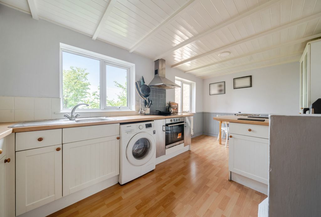 Property photo 3 of 19 1457006-4-6A184Ed...