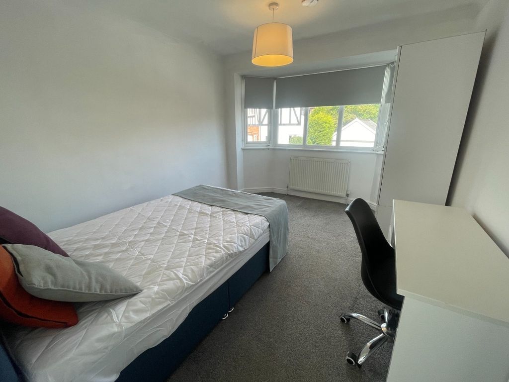 Property photo 3 of 13 A Bright And Inviting Double Bedroom Featuring A c...