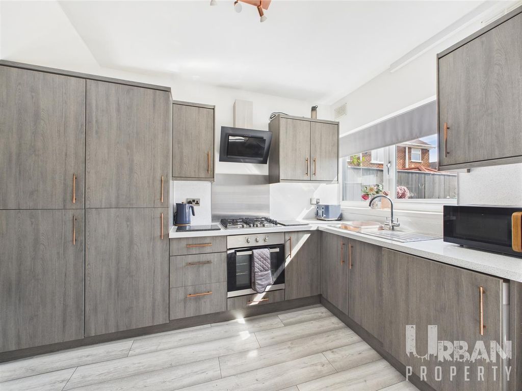 Property photo 2 of 17 Cam03038G0-Pr0161-Still008.Jpg