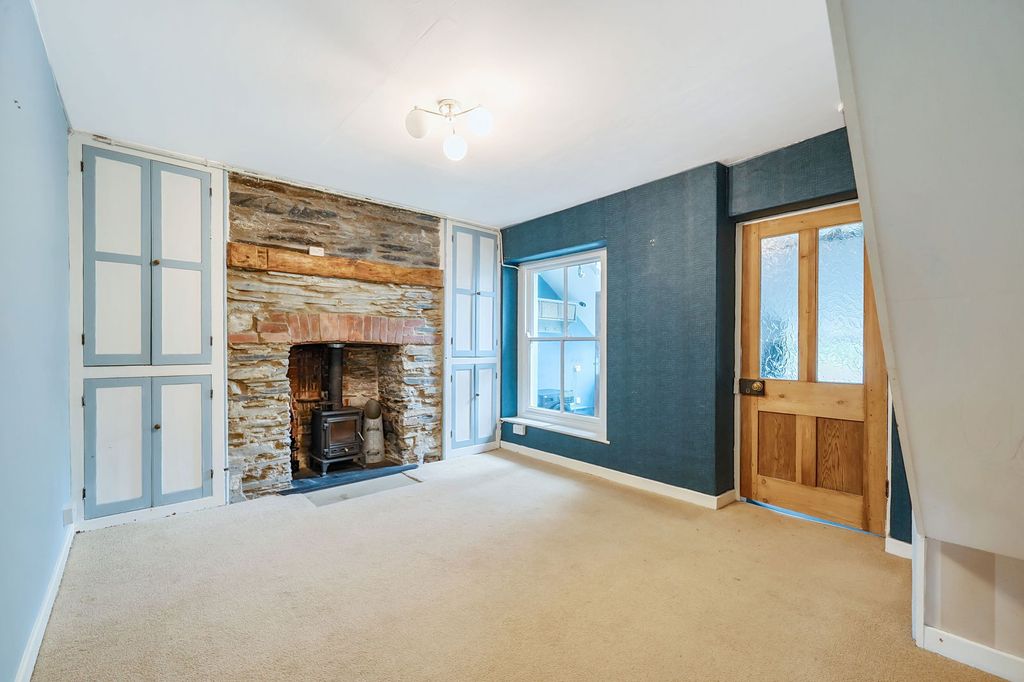 Property photo 3 of 14