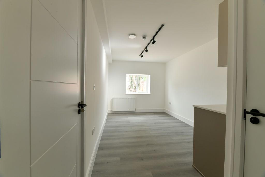 Property photo 3 of 8 Photo 9