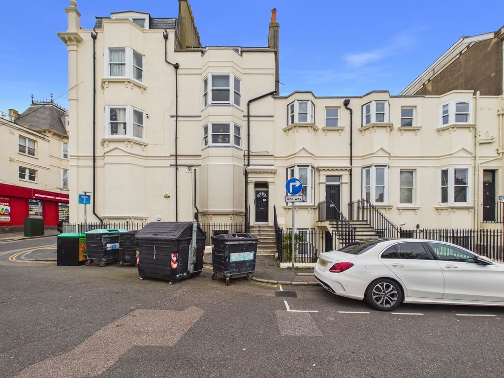 Property photo 1 of 6 Cam04693G0-Pr0107-Still015