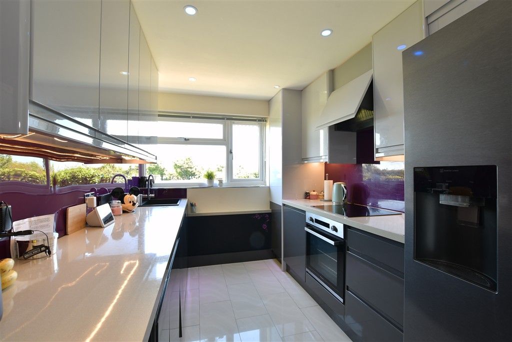 Property photo 2 of 9 Kitchen