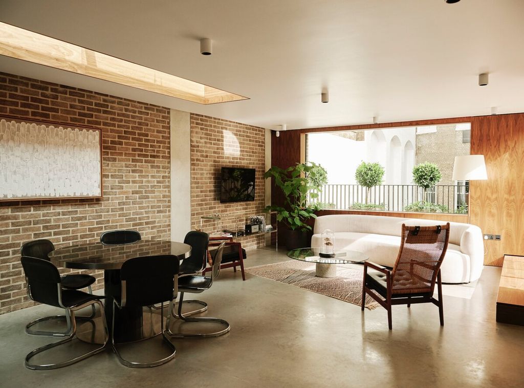 Property photo 1 of 17 Living Room