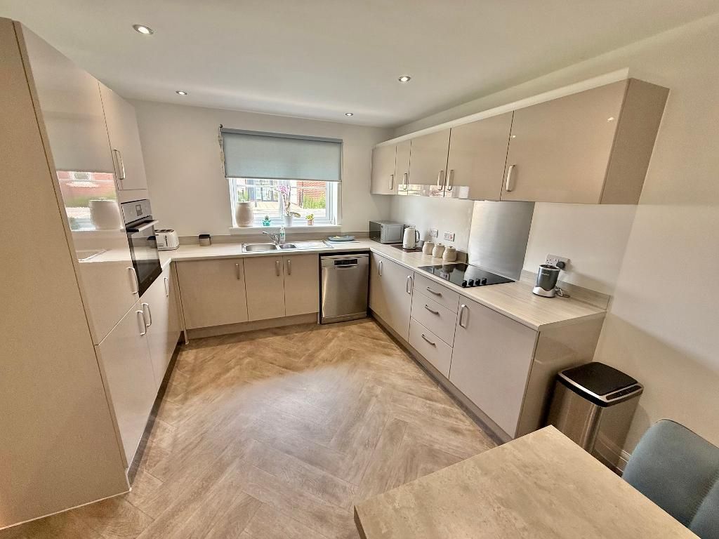 Property photo 3 of 15 Kitchen