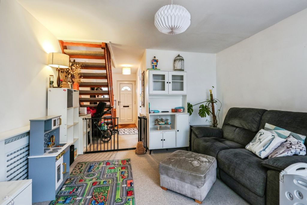 Property photo 2 of 11