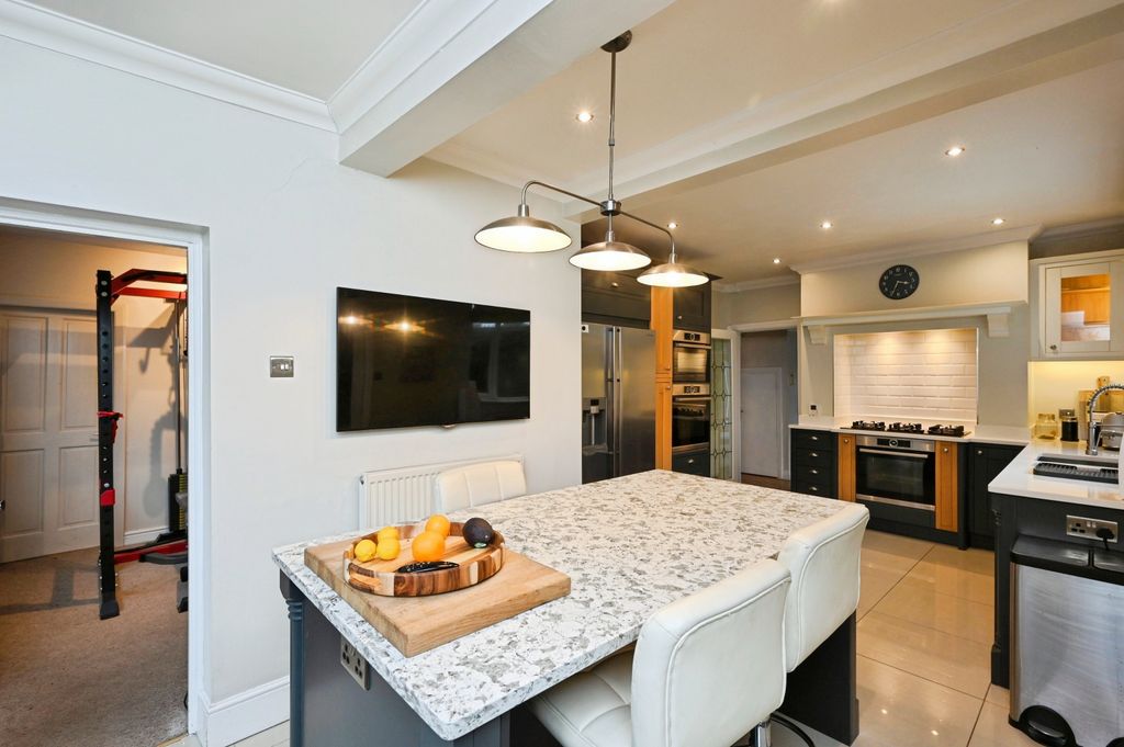 Property photo 3 of 24