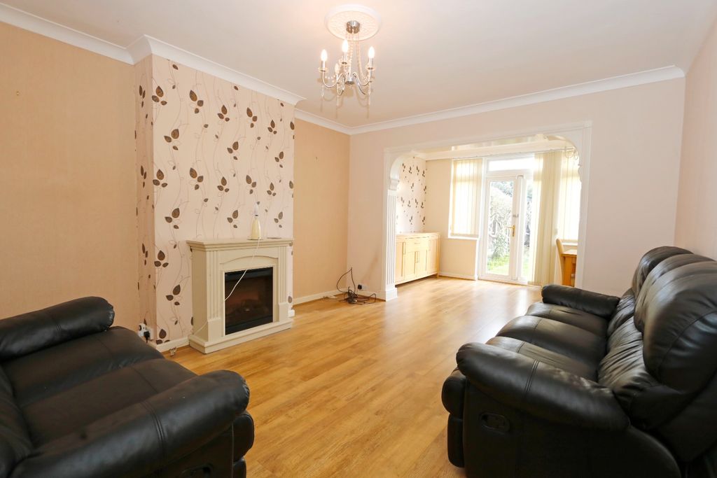 Property photo 2 of 11 3936652