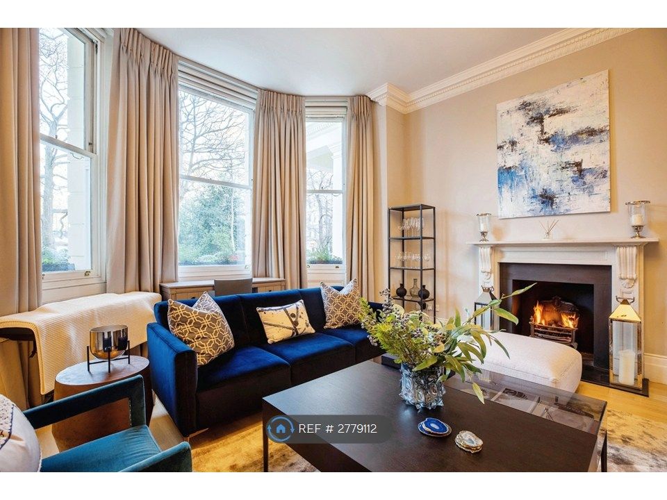 Property photo 3 of 19 Lounge 3