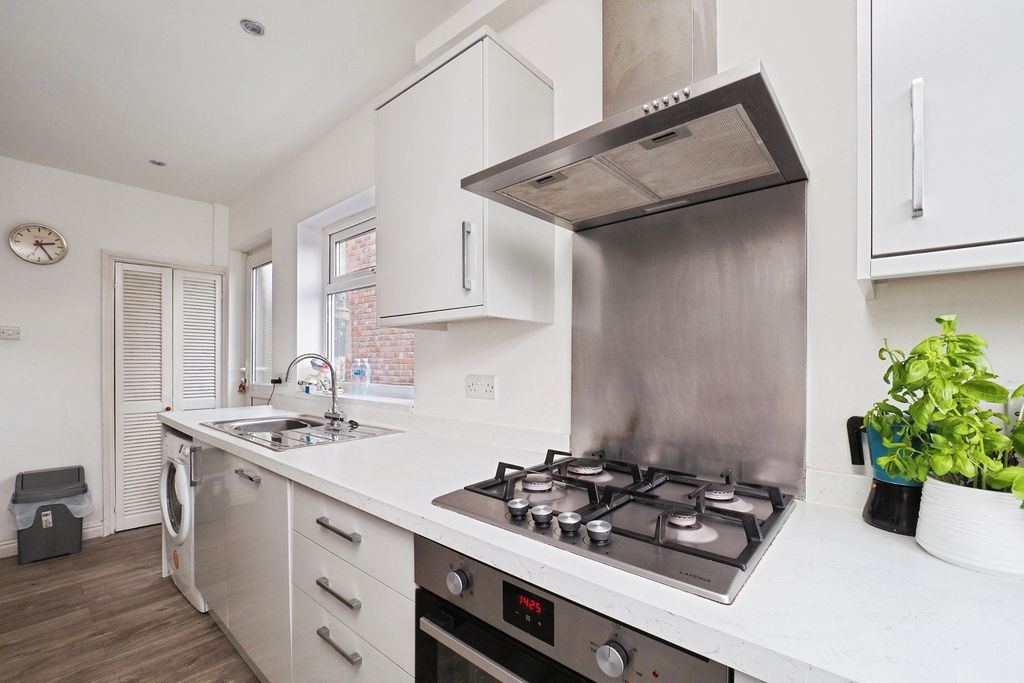 Property photo 2 of 18 Kitchen