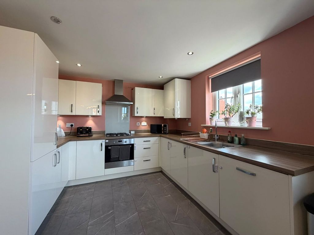 Property photo 2 of 11 Picture No. 17