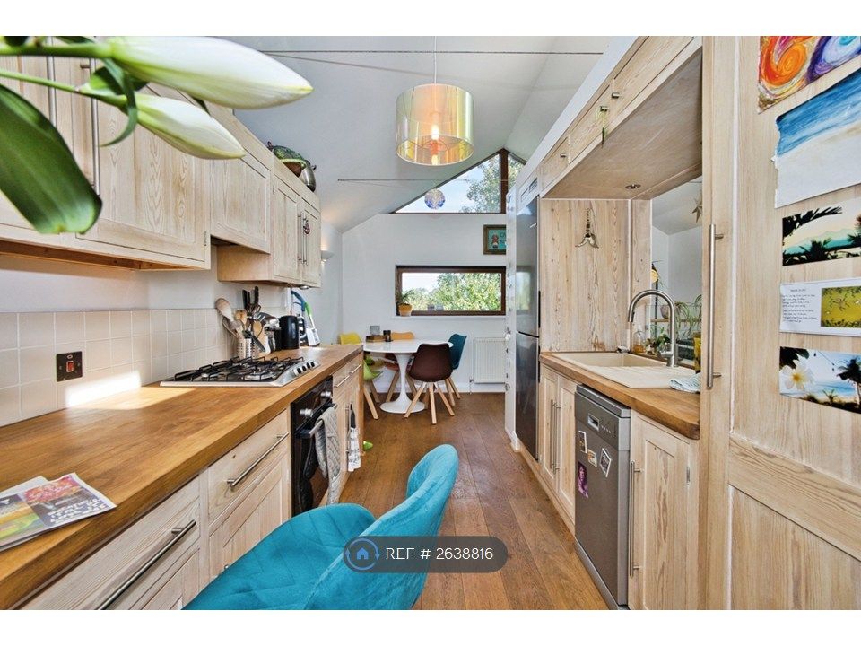 Property photo 3 of 19 Kitchen