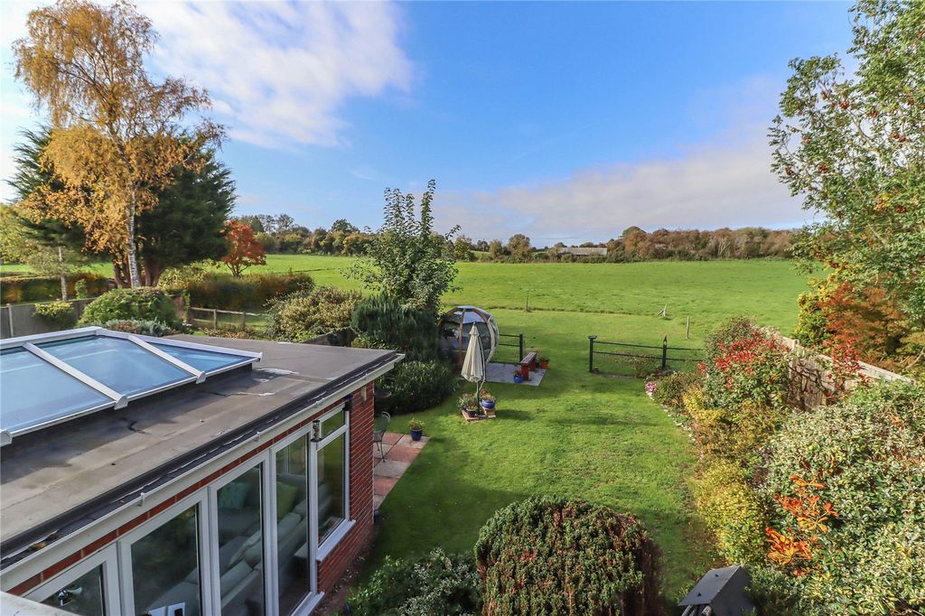 Property photo 2 of 25 Picture No. 15