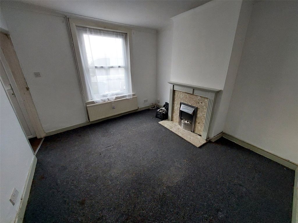 Property photo 2 of 8 Picture No. 04