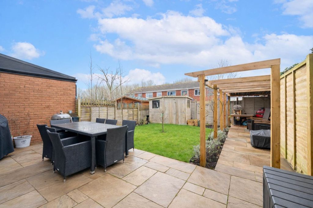 Property photo 2 of 30