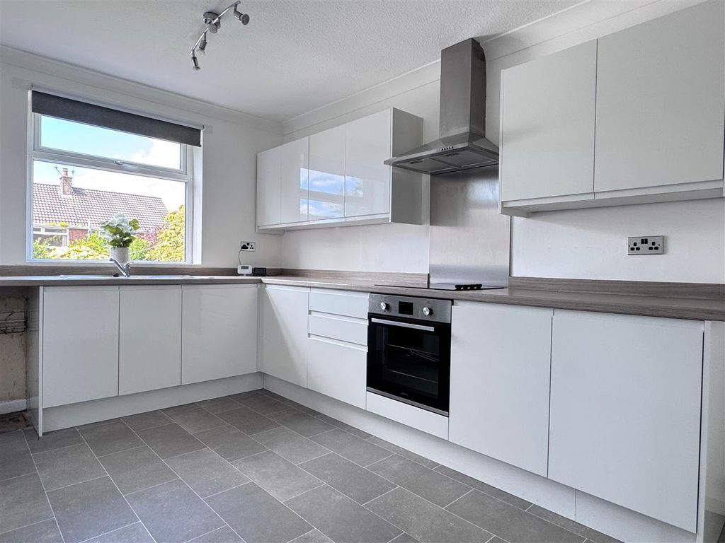 Property photo 2 of 16 Kitchen 1.Jpg