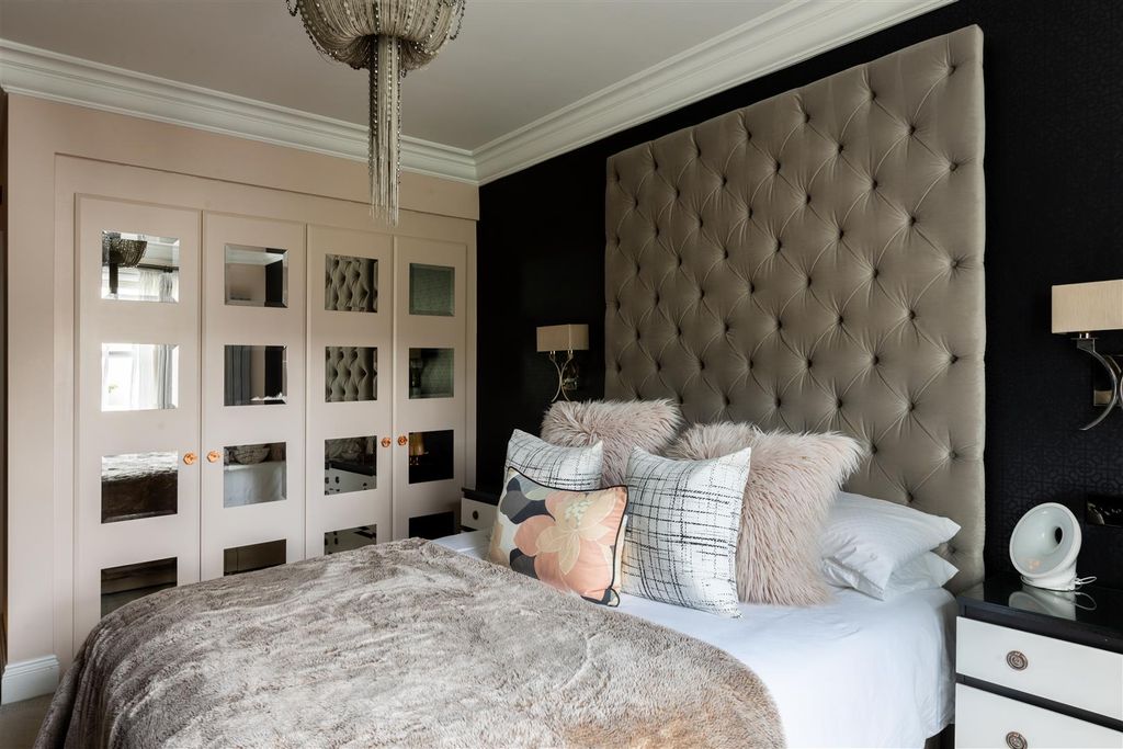 Additional image 13 of 2 bed flat for saleWray Park Road, Reigate RH2