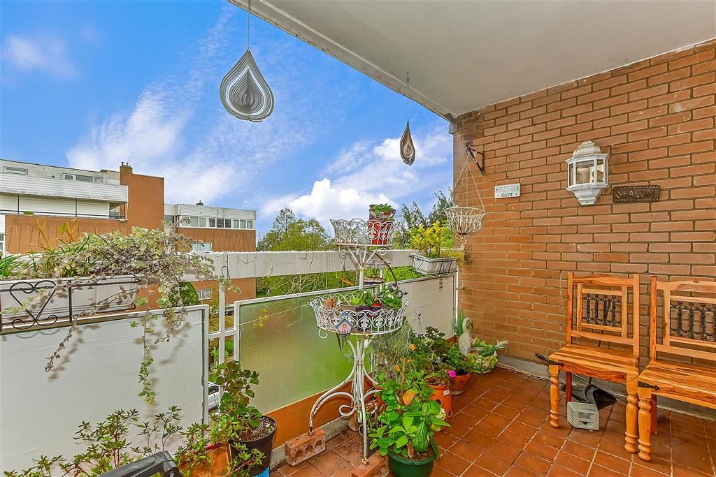 Property photo 2 of 10 Balcony / Terrace