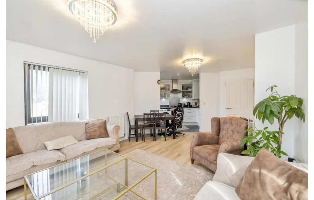 Property photo 2 of 11