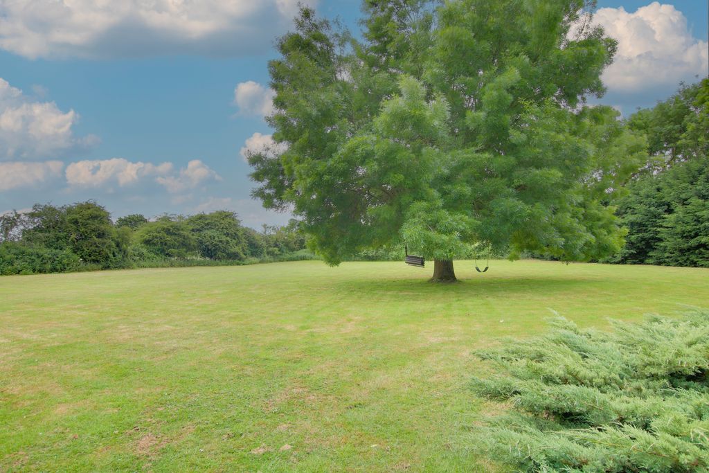 Property photo 3 of 39