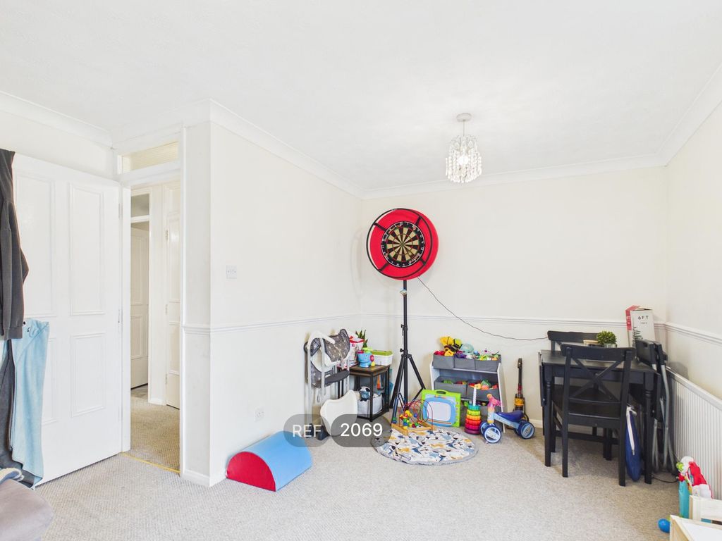 Property photo 3 of 9 Living Room