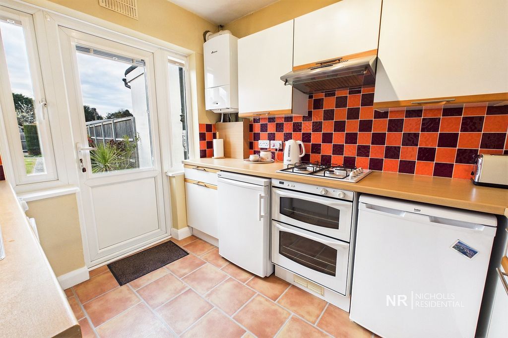 Property photo 3 of 15 Kitchen