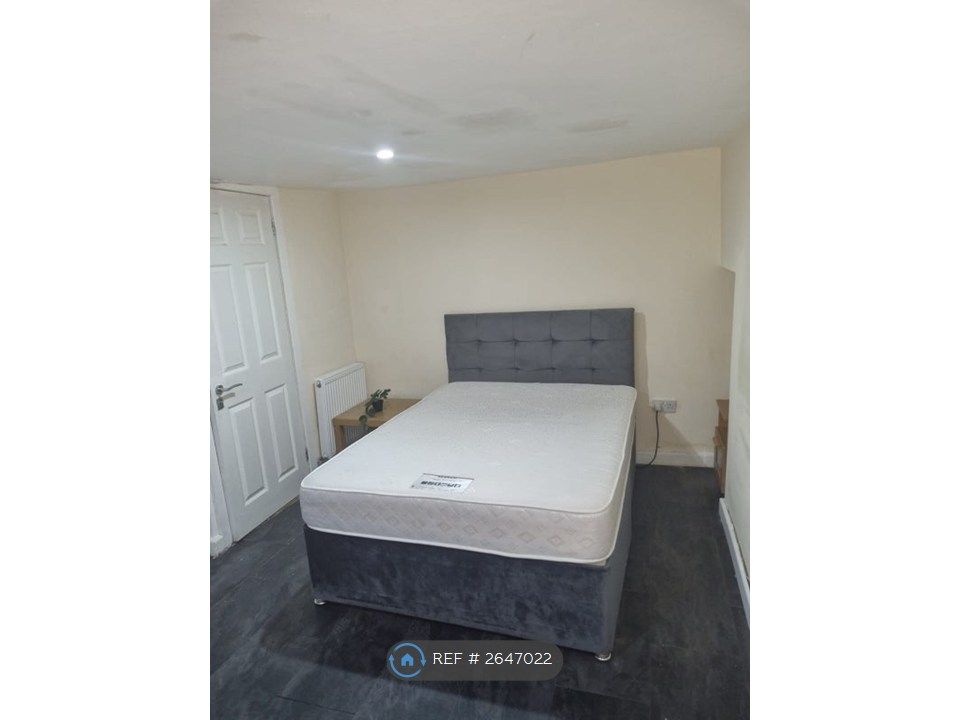 Property photo 3 of 9 Double Bed