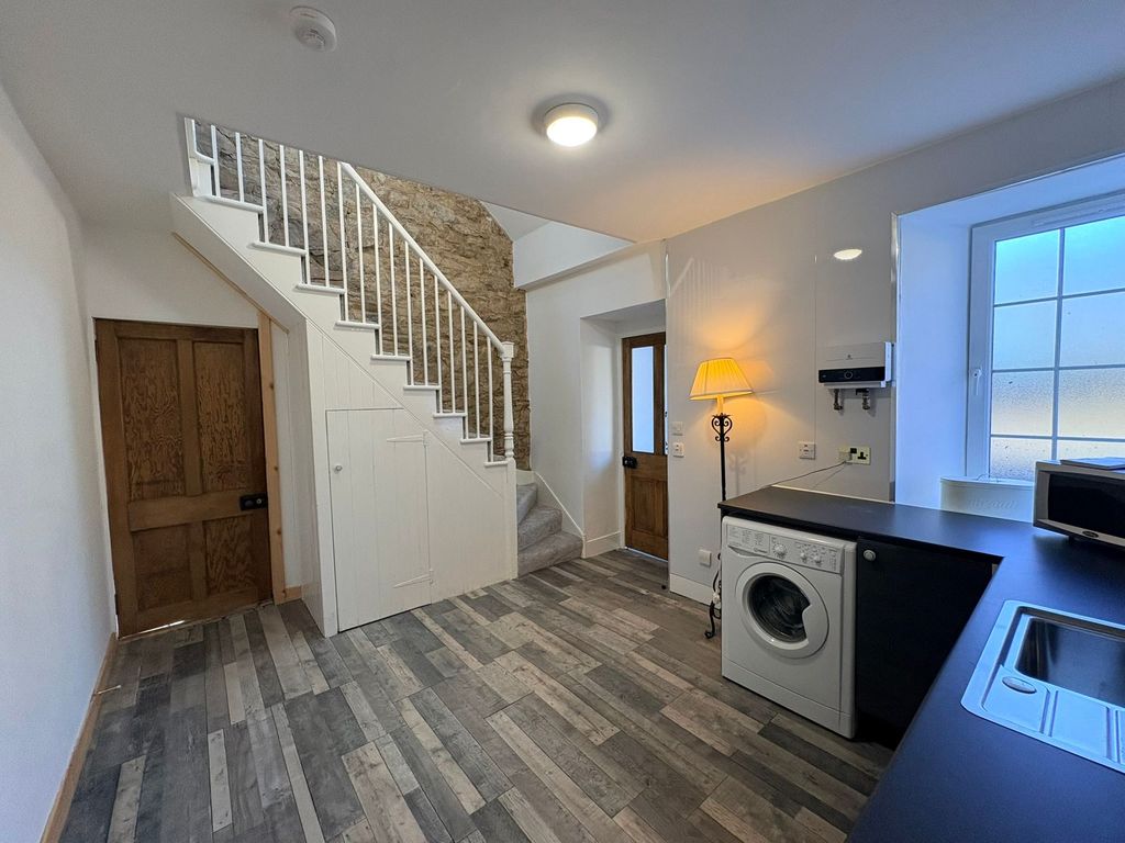 Property photo 3 of 19 Kitchen