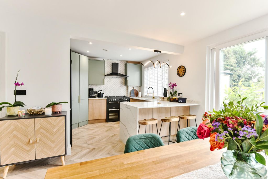 Property photo 2 of 17 Kitchen